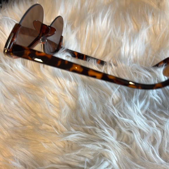 Tortoise Shell Cat-Eye Sunglasses - Picture 5 of 6